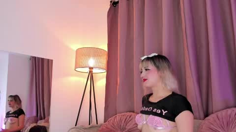 Snapshot of lollypetitte_ chatting on 05.21.26 Lolly online show from 05.21.26