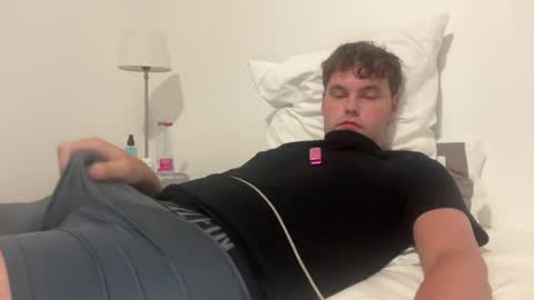 Snapshot of londonlad2002x chatting on 07.22.26 londonlad2002x online show from 07.22.26