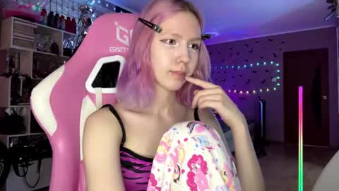 Snapshot of lone1y_bunny chatting on 07.13.26 lone1y_bunny online show from 07.13.26