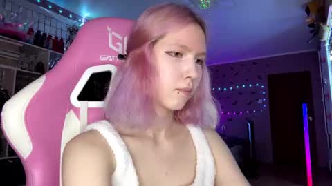 Snapshot of lone1y_bunny chatting on 07.17.26 lone1y_bunny online show from 07.17.26