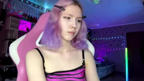 Snapshot of lone1y_bunny chatting on 07.20.26 lone1y_bunny online show from 07.20.26