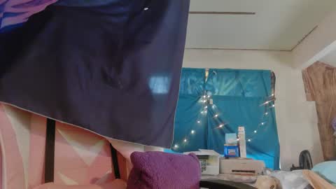 Londoncashmere69  online show from 12.19.24