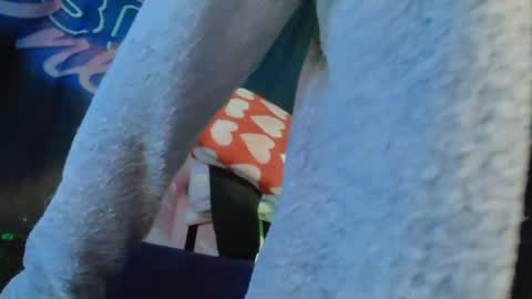 Londoncashmere69  online show from 12.24.24