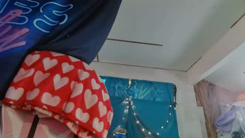 Londoncashmere69  online show from 12.25.24