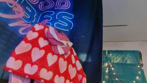 Londoncashmere69  online show from 12.31.24