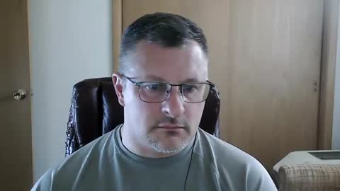 Snapshot of lookin75 chatting on 09.17.25 lookin75 online show from 09.17.25