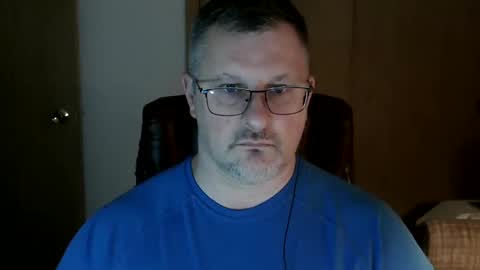 Snapshot of lookin75 chatting on 10.21.25 lookin75 online show from 10.21.25