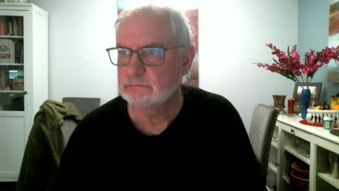 Snapshot of loop102 chatting on 12.03.24 loop102 online show from 12.03.24