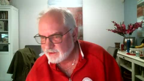 Snapshot of loop102 chatting on 12.16.24 loop102 online show from 12.16.24