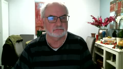 Snapshot of loop102 chatting on 01.04.25 loop102 online show from 01.04.25