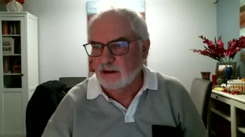 Snapshot of loop102 chatting on 01.09.25 loop102 online show from 01.09.25