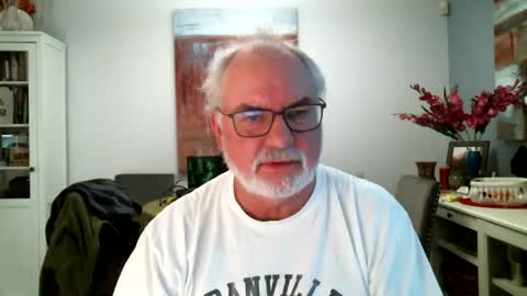 Snapshot of loop102 chatting on 01.24.25 loop102 online show from 01.24.25