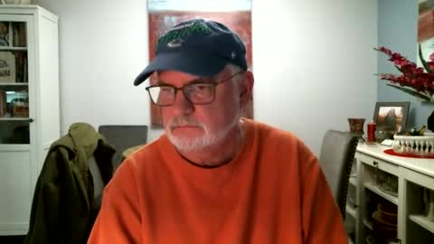 Snapshot of loop102 chatting on 03.08.25 loop102 online show from 03.08.25