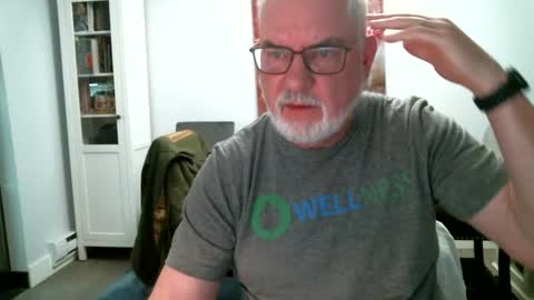 Snapshot of loop102 chatting on 09.20.25 loop102 online show from 09.20.25