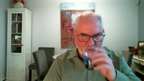 Snapshot of loop102 chatting on 09.27.25 loop102 online show from 09.27.25