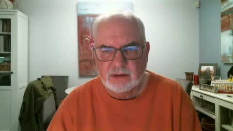 Snapshot of loop102 chatting on 10.03.25 loop102 online show from 10.03.25