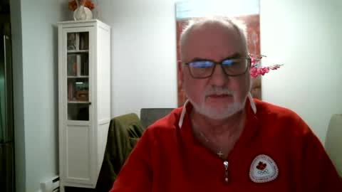 Snapshot of loop102 chatting on 12.14.25 loop102 online show from 12.14.25