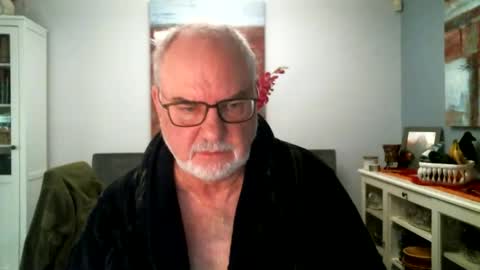 Snapshot of loop102 chatting on 03.29.26 loop102 online show from 03.29.26