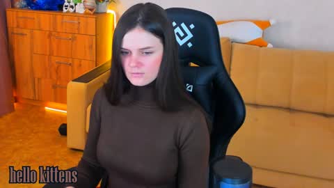 Lora Cain online show from 12.16.24