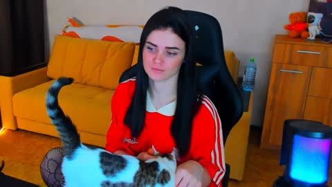 Lora Cain online show from 01.24.25