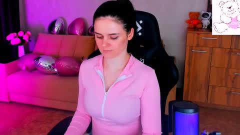 Lora Cain online show from 02.14.25