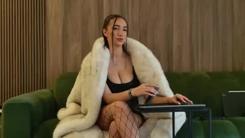 Snapshot of lorawarnner chatting on 03.12.25 Miss online show from 03.12.25