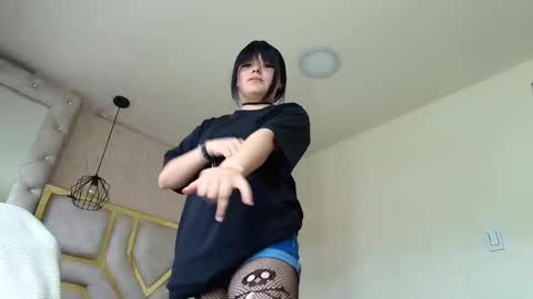   online show from 10.05.25