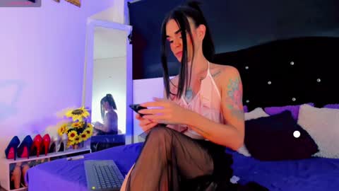 Snapshot of lorena_capelli_ chatting on 12.25.24 lesly lorena online show from 12.25.24