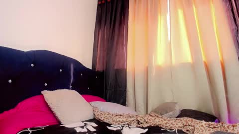 Snapshot of lorena_capelli_ chatting on 09.28.25 lesly lorena online show from 09.28.25
