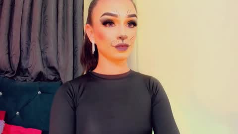 lesly lorena online show from 10.28.25