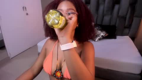 Snapshot of lorena_vieira_ chatting on 01.11.25 Lorena Vieira  online show from 01.11.25