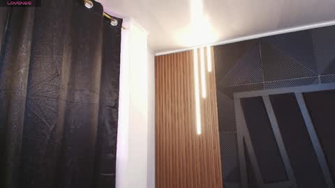  L O R E N Z O  Thumbs Up help  online show from 04.02.26