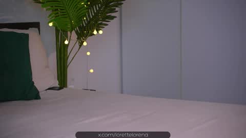 LoretteLorena online show from 10.12.25