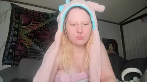 Snapshot of loricritter2 chatting on 12.18.25 Lori Critter online show from 12.18.25