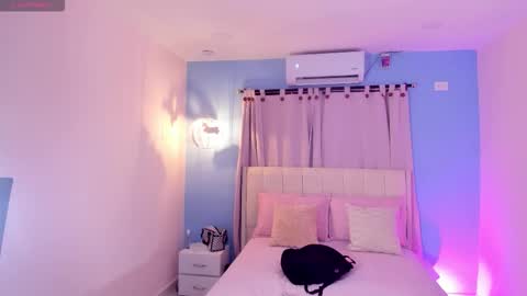 Snapshot of lou_22_ chatting on 03.05.26 Lou online show from 03.05.26