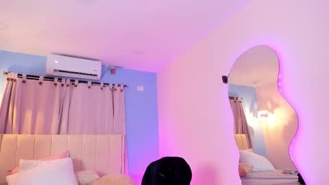 Snapshot of lou_22_ chatting on 03.16.26 Lou online show from 03.16.26