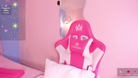 Snapshot of lou_22_ chatting on 04.01.26 Lou online show from 04.01.26