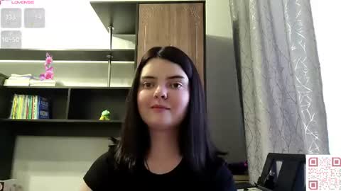 Snapshot of loudeguise chatting on 06.09.26 Esma online show from 06.09.26