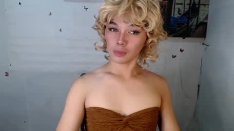 Snapshot of louilalicious chatting on 02.12.25 louilalicious online show from 02.12.25