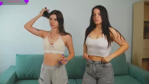 Snapshot of louriezita chatting on 09.09.25 Brook and Del online show from 09.09.25