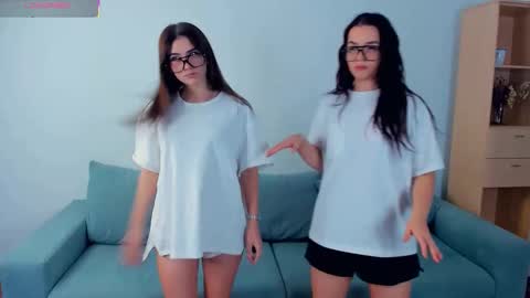 Snapshot of louriezita chatting on 10.09.25 Brook and Del online show from 10.09.25