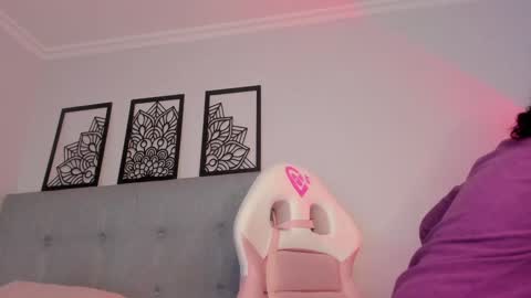 Snapshot of lourreinstounn chatting on 01.05.25 Lourrein Stoun Independiente online show from 01.05.25