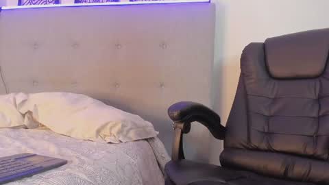 Snapshot of lourreinstounn chatting on 07.27.26 Lourrein Stoun Independiente online show from 07.27.26