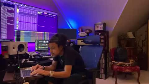 Snapshot of love4heelz chatting on 07.19.26 Prynce online show from 07.19.26