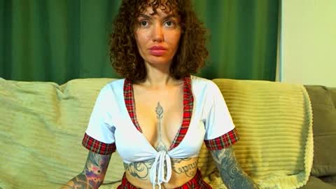 Snapshot of love_attation chatting on 11.26.25 Cute face online show from 11.26.25