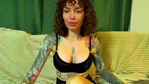 Snapshot of love_attation chatting on 12.01.25 Cute face online show from 12.01.25