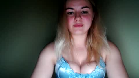 Snapshot of love_dom_meg chatting on 06.19.26 Megane online show from 06.19.26