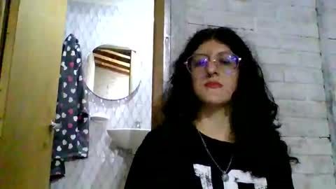 Snapshot of love_electra chatting on 10.23.25 love_electra online show from 10.23.25