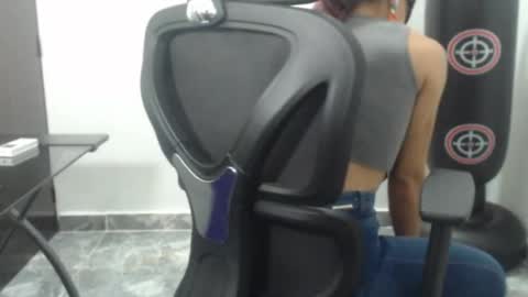 Snapshot of love_gatubela chatting on 11.18.25 Nina online show from 11.18.25