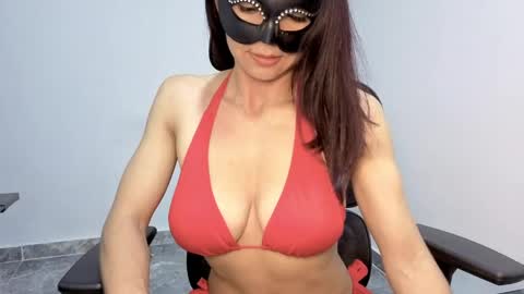 Snapshot of love_gatubela chatting on 05.21.26 Nina online show from 05.21.26